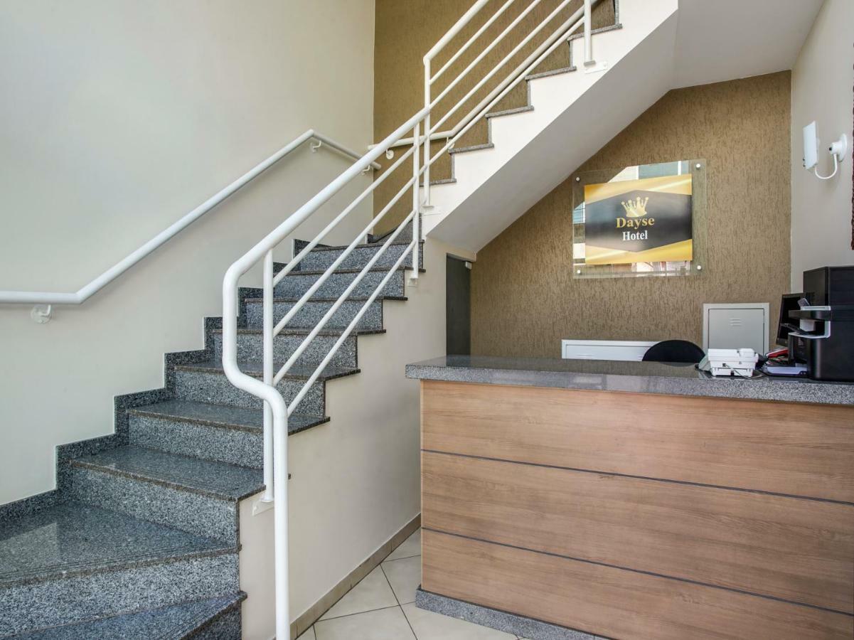 Oyo Hotel Dayse Santana de Parnaíba エクステリア 写真