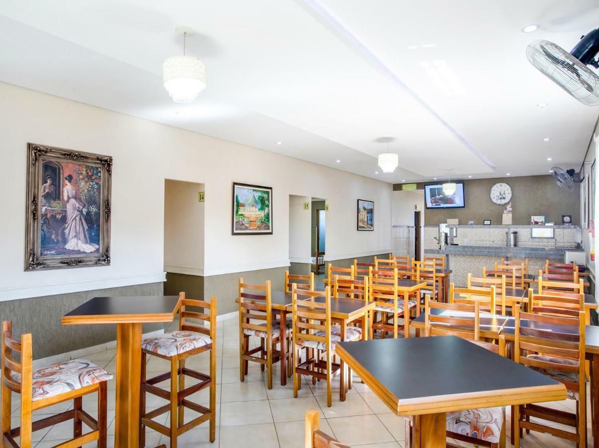 Oyo Hotel Dayse Santana de Parnaíba エクステリア 写真