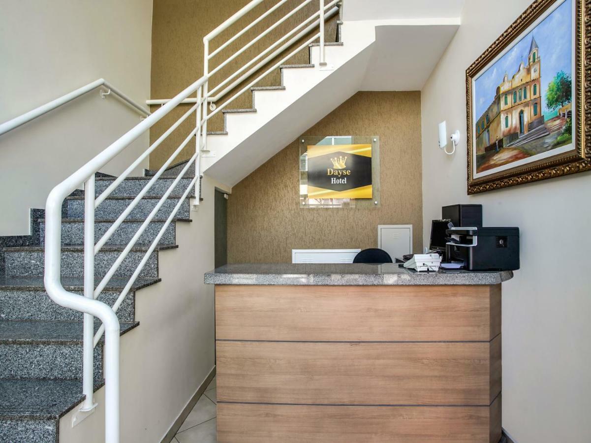 Oyo Hotel Dayse Santana de Parnaíba エクステリア 写真