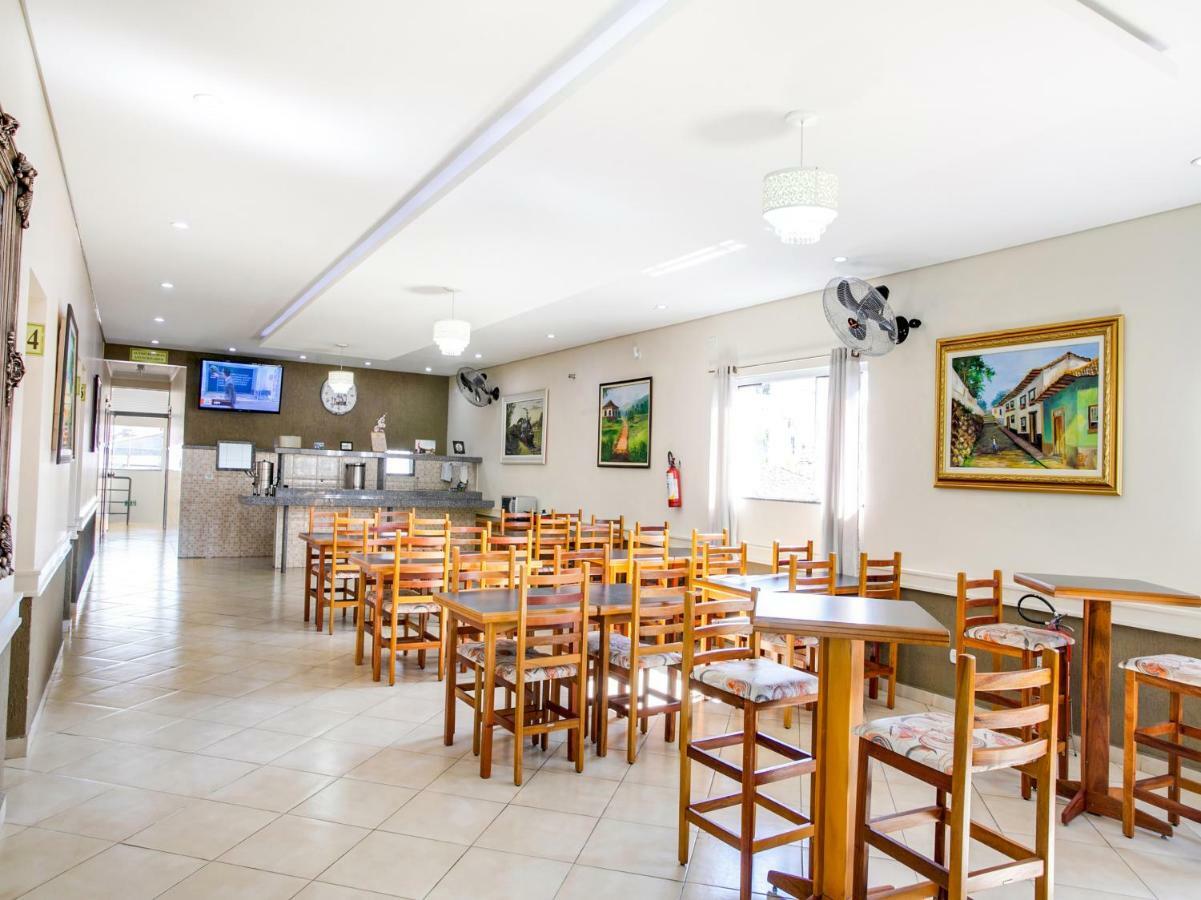 Oyo Hotel Dayse Santana de Parnaíba エクステリア 写真